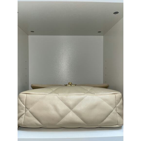 Chanel Beige Quilted Leather Flap Bag with Chain Strap - Picture 5 of 6